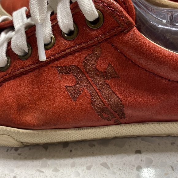 Frye Kira Low top Sneakers Size 8.5 Paprika red leather GUC stylish FLAW - Picture 2 of 9